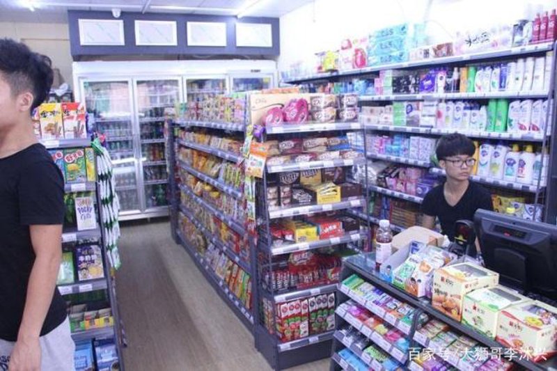 沙坪坝便利店:城市生活中的微光